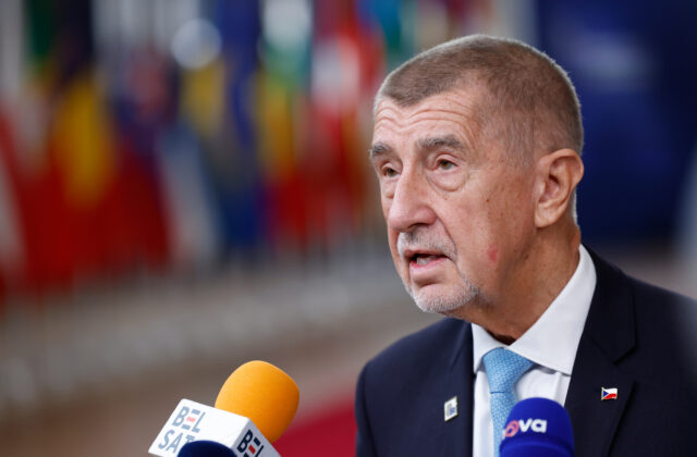 Tisíce ľudí zaplnili centrum Prahy na obranu nezávislosti televízie a rozhlasu, Babiš cúvnuť nechce